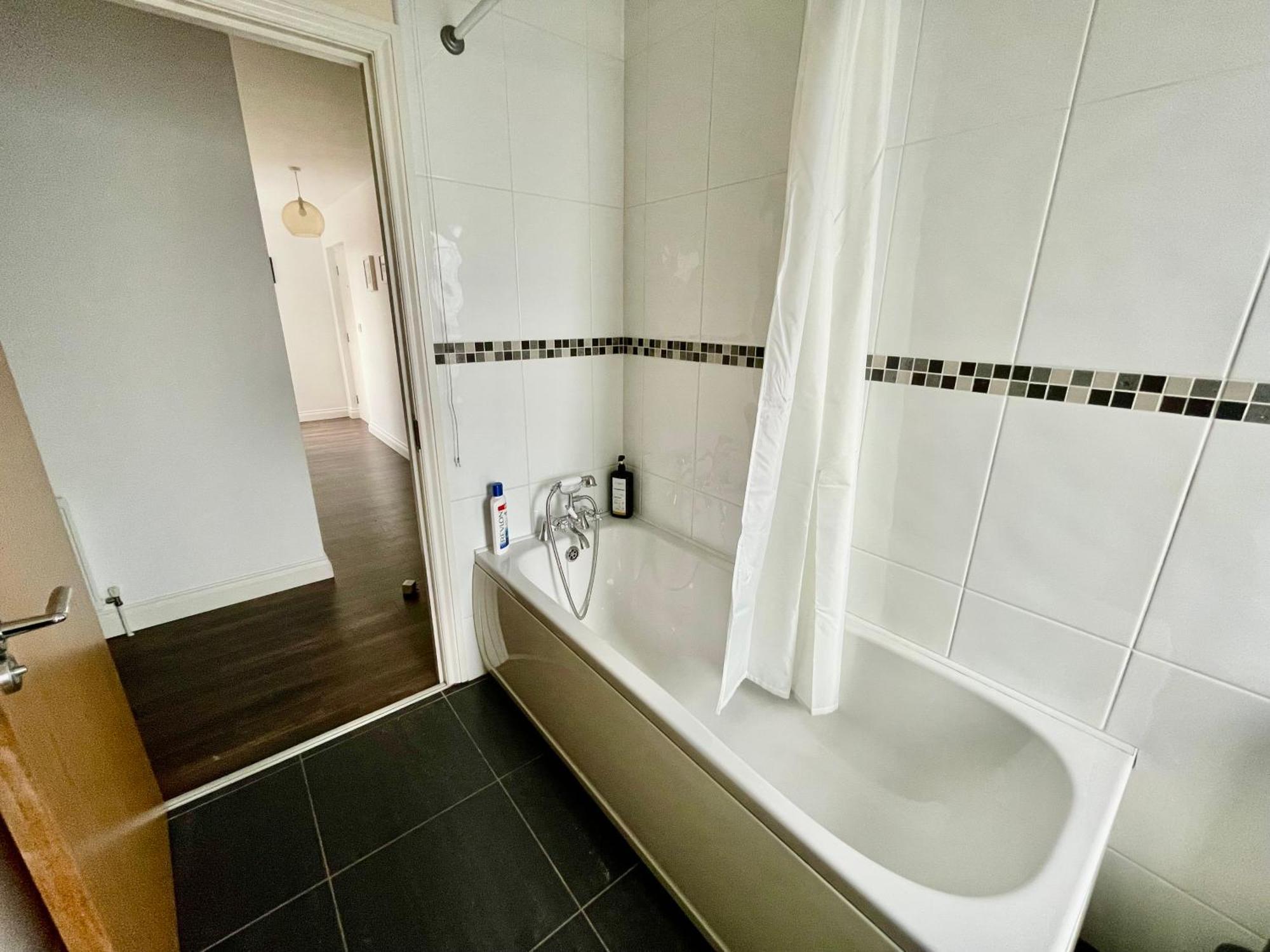 2 Bedroom City-Centre Apartment With Free Parking Белфаст Экстерьер фото