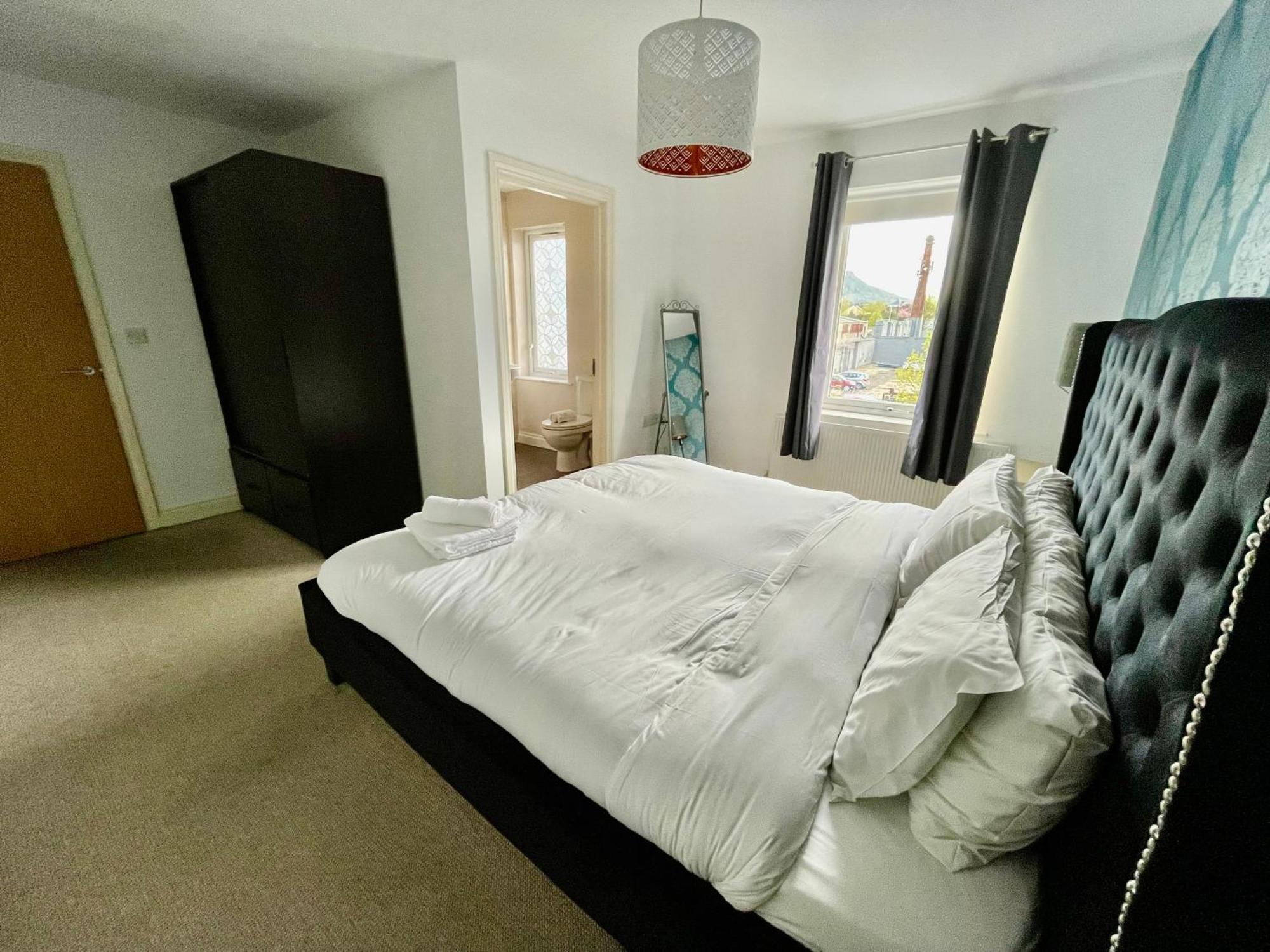 2 Bedroom City-Centre Apartment With Free Parking Белфаст Экстерьер фото