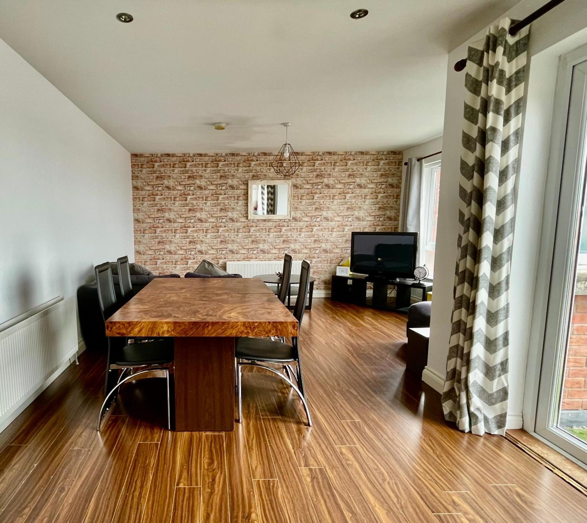 2 Bedroom City-Centre Apartment With Free Parking Белфаст Экстерьер фото