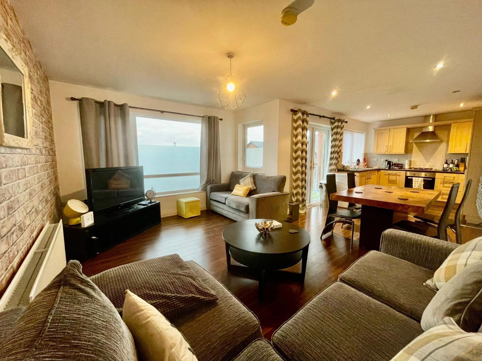2 Bedroom City-Centre Apartment With Free Parking Белфаст Экстерьер фото